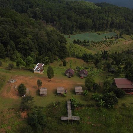 ไร่นิธิสุนทร Nithisoonthon Farmstay Mae Hong Son Bagian luar foto