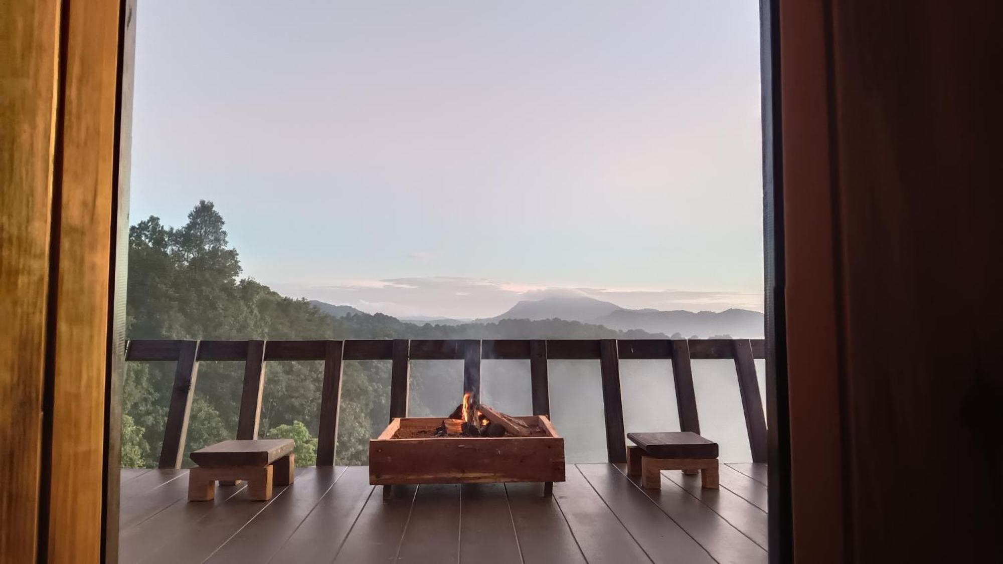 ไร่นิธิสุนทร Nithisoonthon Farmstay Mae Hong Son Bagian luar foto