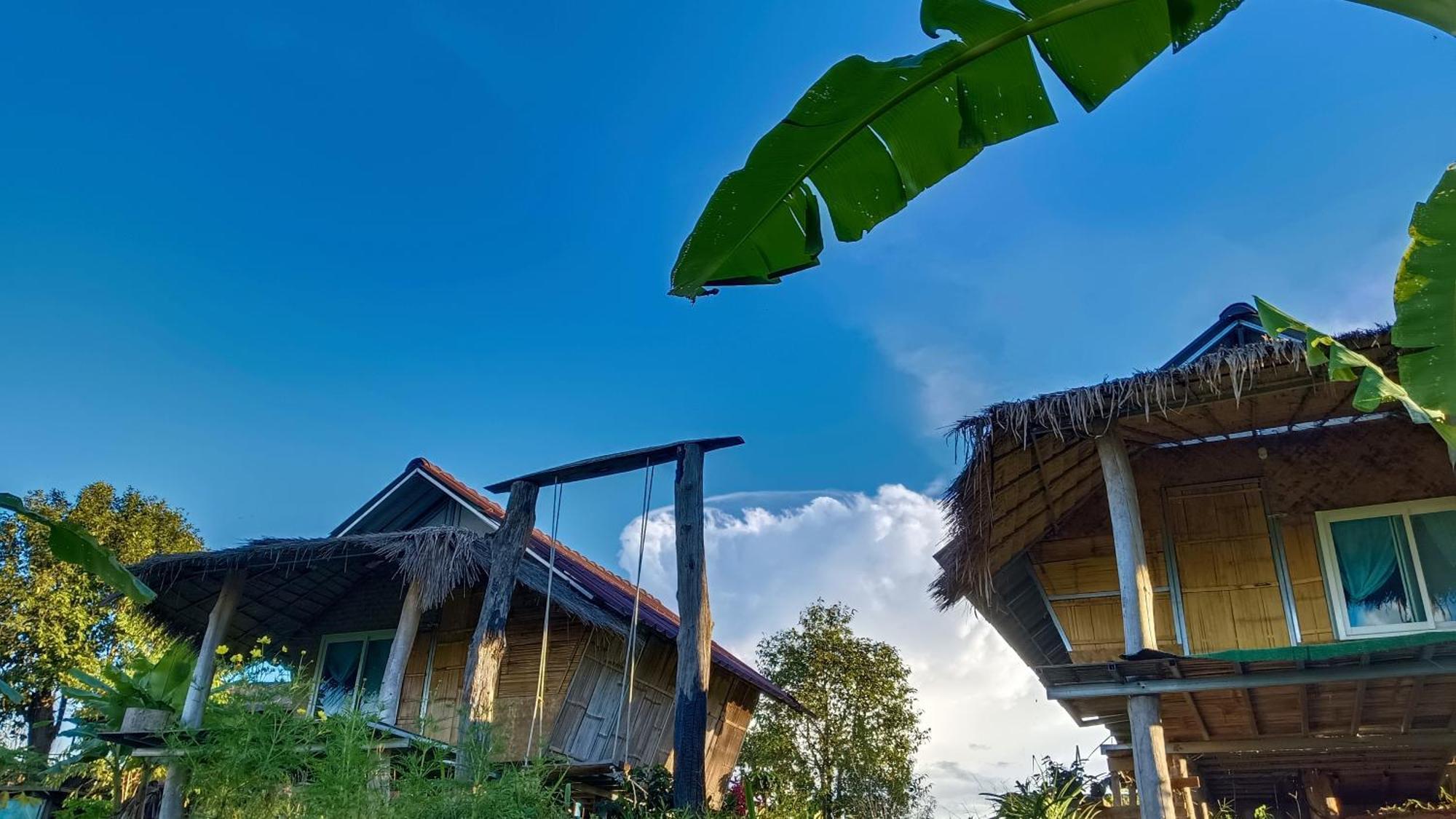ไร่นิธิสุนทร Nithisoonthon Farmstay Mae Hong Son Bagian luar foto