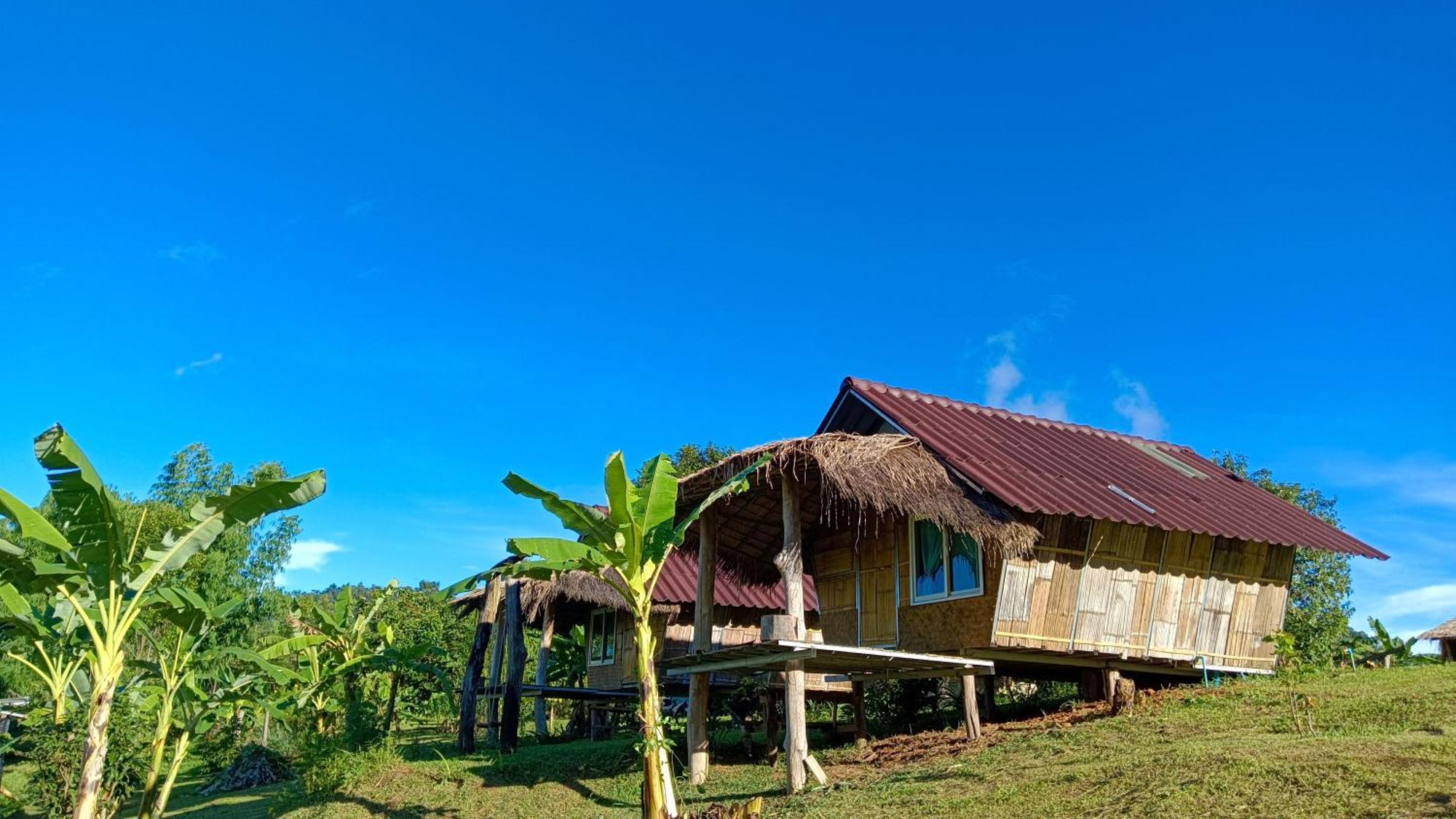 ไร่นิธิสุนทร Nithisoonthon Farmstay Mae Hong Son Bagian luar foto