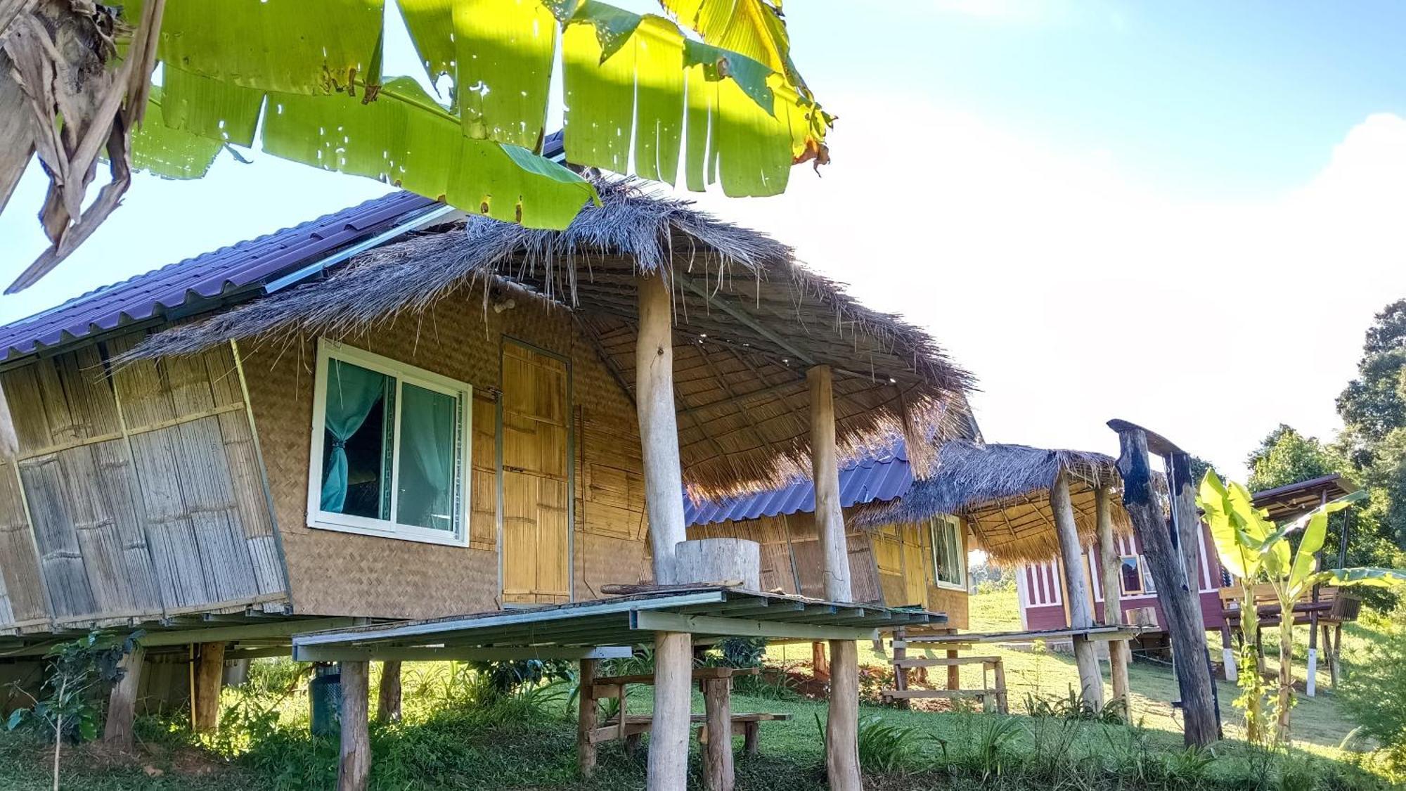 ไร่นิธิสุนทร Nithisoonthon Farmstay Mae Hong Son Bagian luar foto