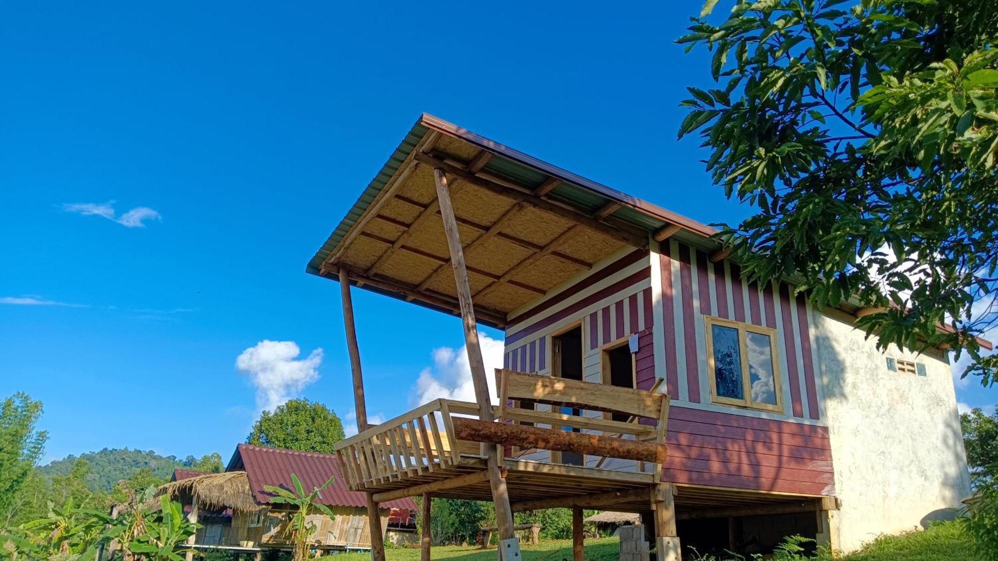 ไร่นิธิสุนทร Nithisoonthon Farmstay Mae Hong Son Bagian luar foto