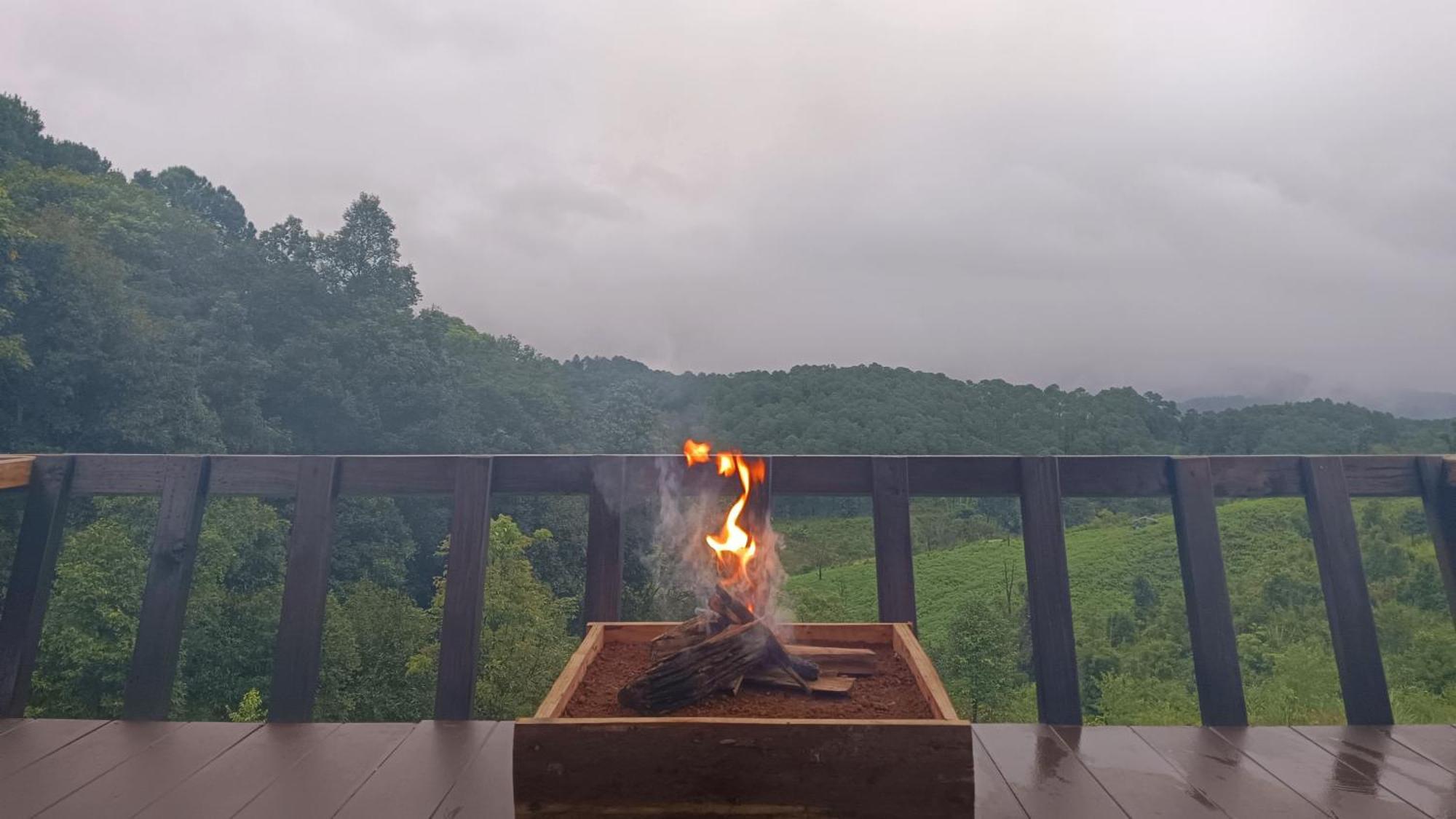 ไร่นิธิสุนทร Nithisoonthon Farmstay Mae Hong Son Bagian luar foto