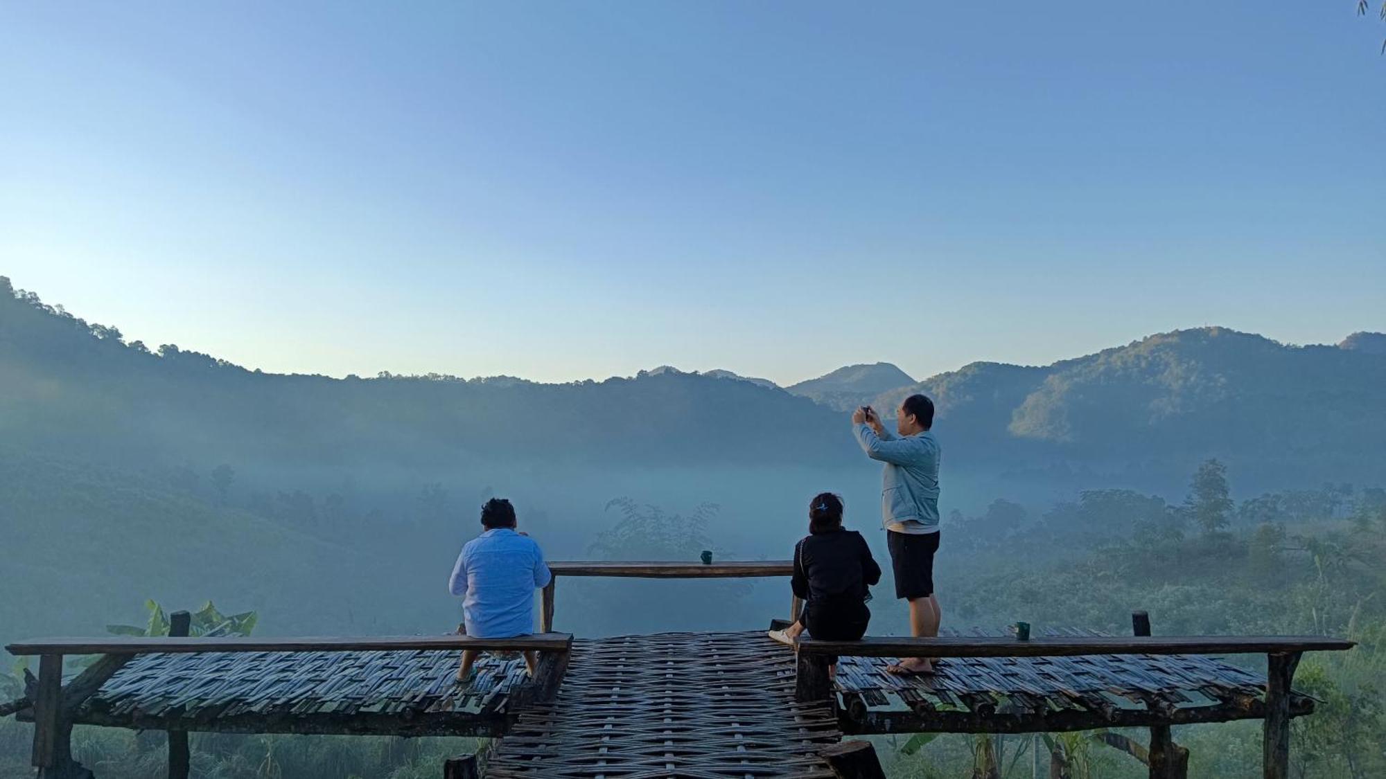 ไร่นิธิสุนทร Nithisoonthon Farmstay Mae Hong Son Bagian luar foto