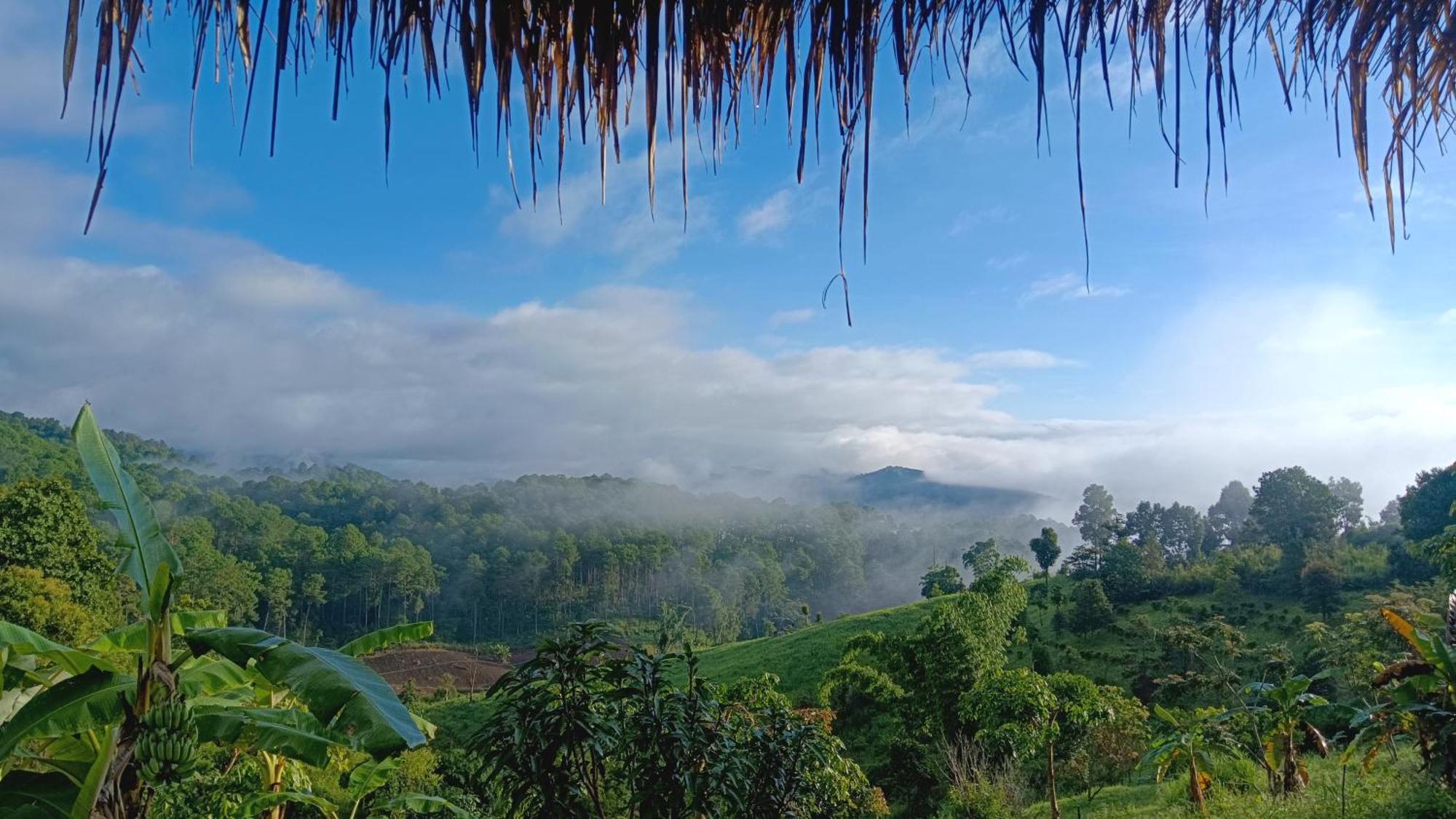 ไร่นิธิสุนทร Nithisoonthon Farmstay Mae Hong Son Bagian luar foto