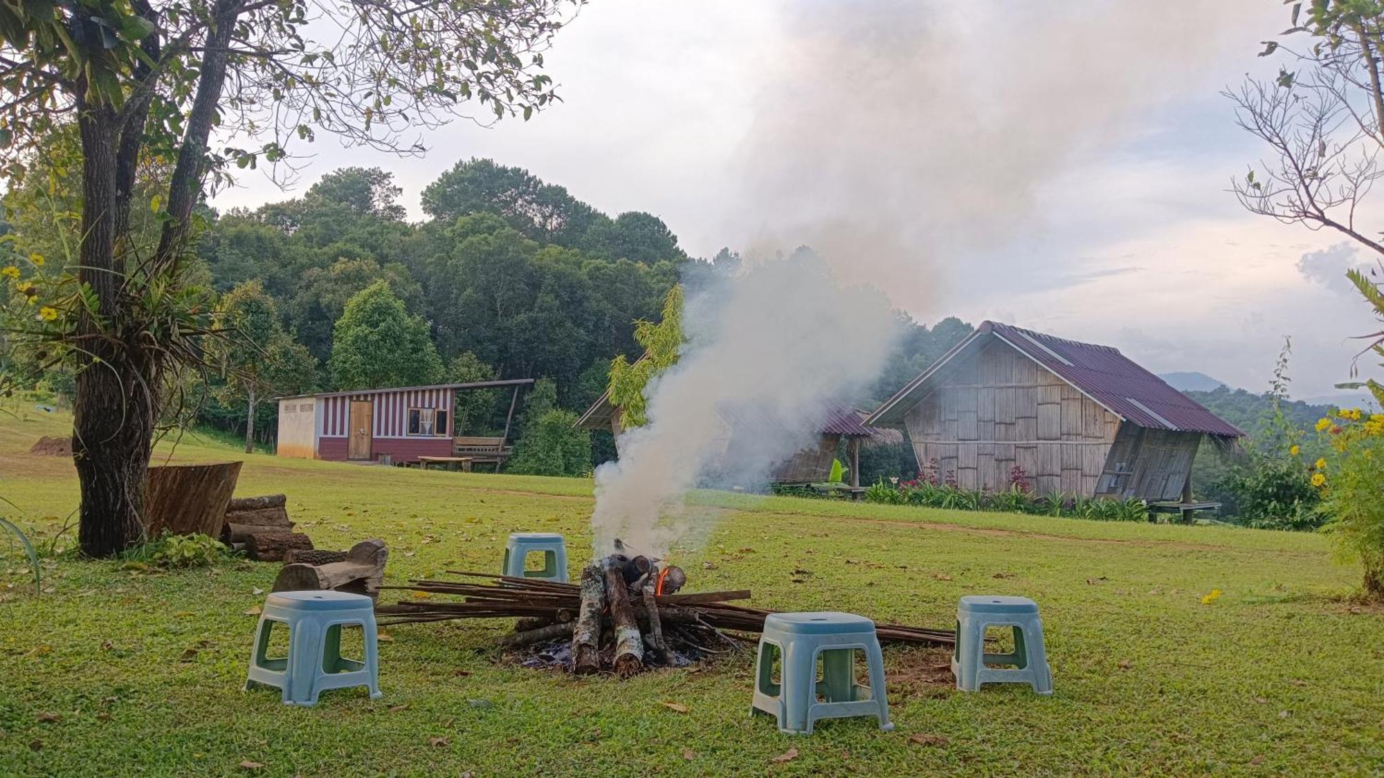 ไร่นิธิสุนทร Nithisoonthon Farmstay Mae Hong Son Bagian luar foto