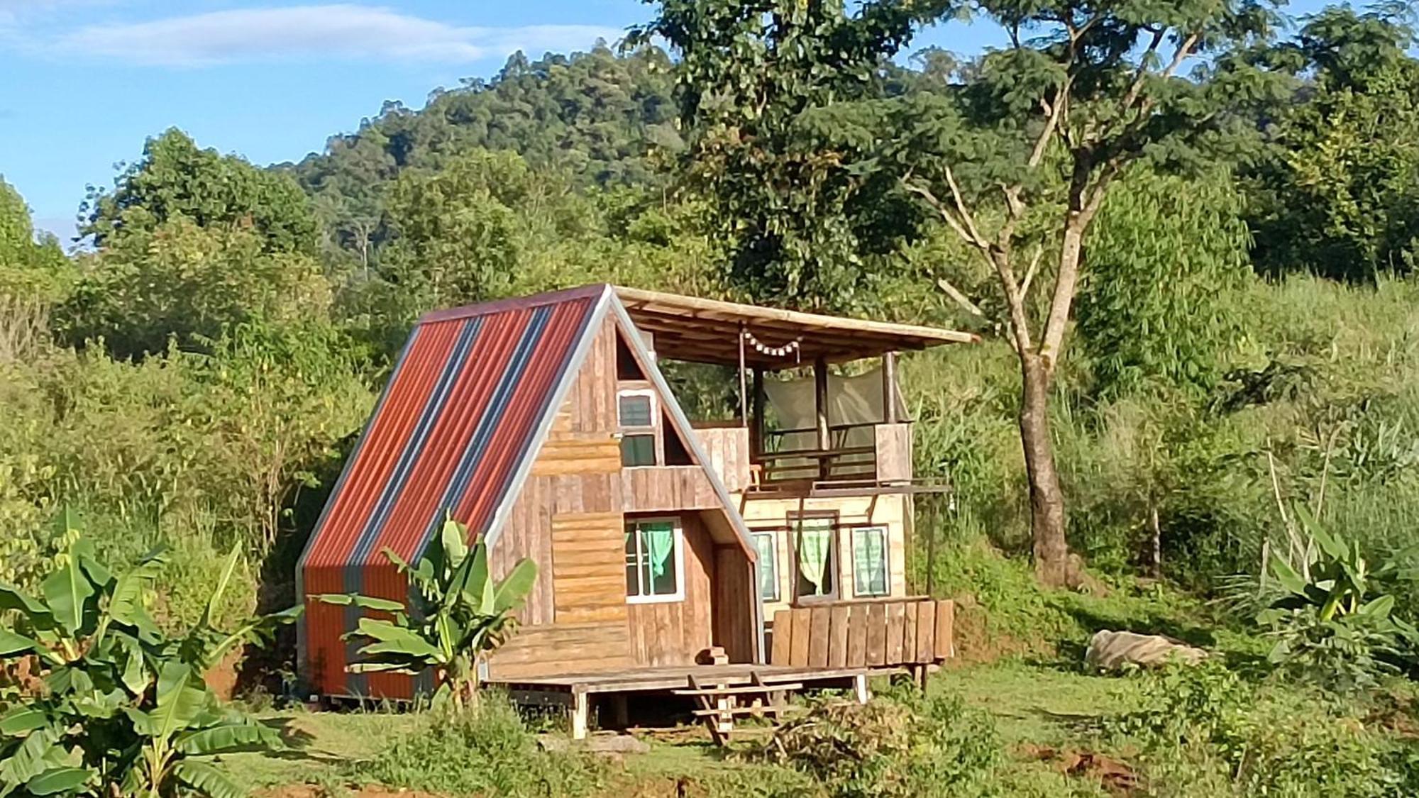 ไร่นิธิสุนทร Nithisoonthon Farmstay Mae Hong Son Bagian luar foto
