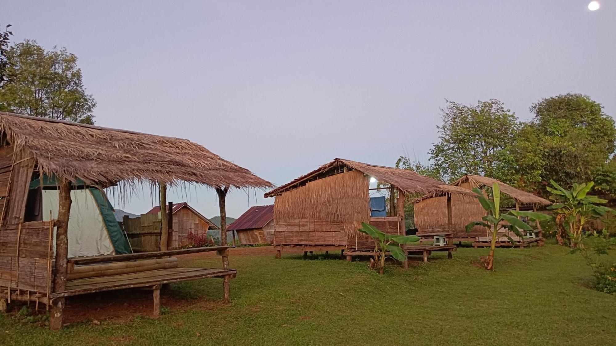 ไร่นิธิสุนทร Nithisoonthon Farmstay Mae Hong Son Bagian luar foto