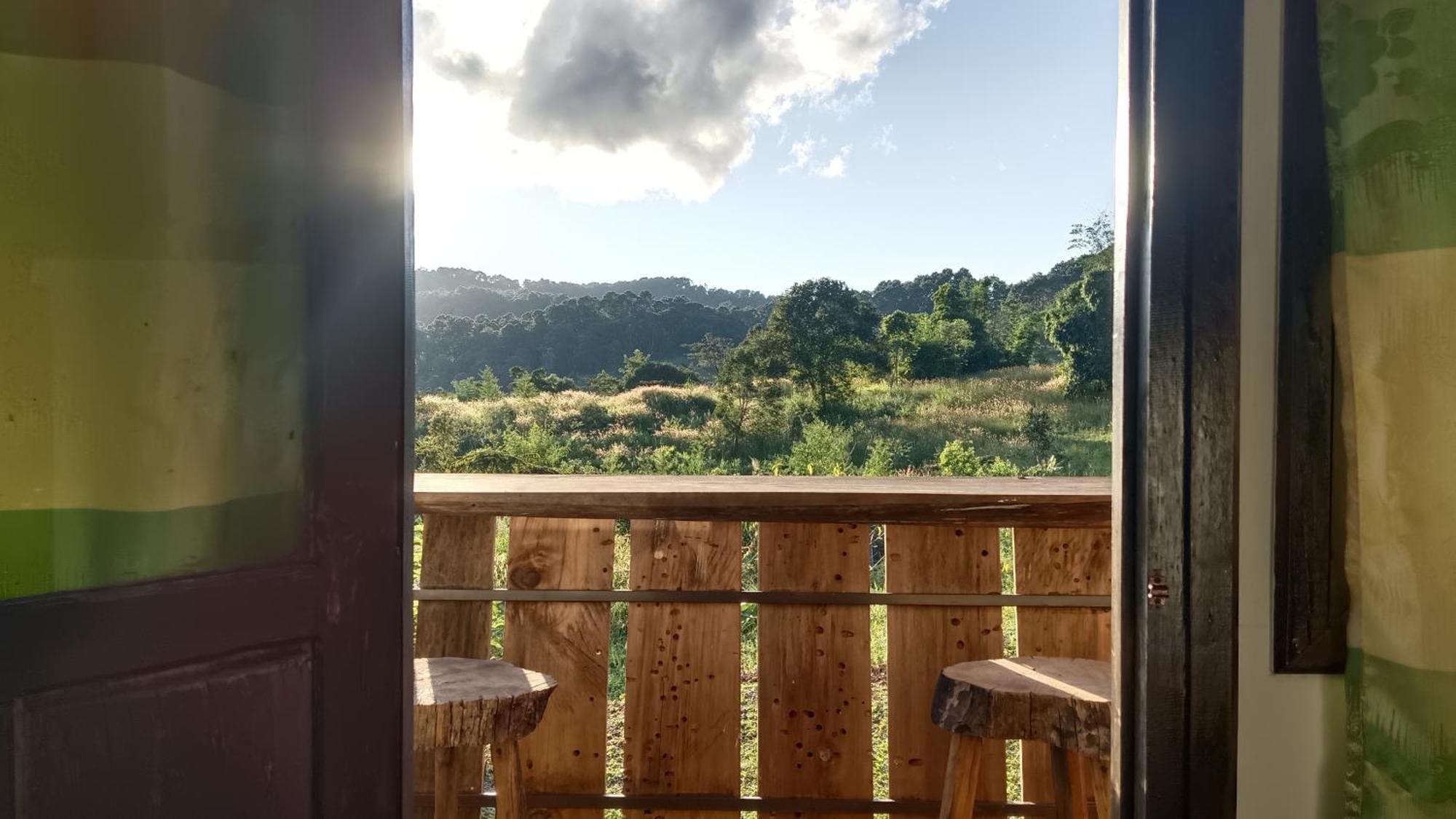 ไร่นิธิสุนทร Nithisoonthon Farmstay Mae Hong Son Bagian luar foto