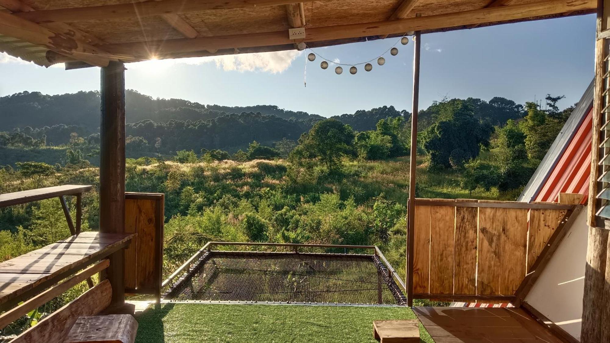 ไร่นิธิสุนทร Nithisoonthon Farmstay Mae Hong Son Bagian luar foto