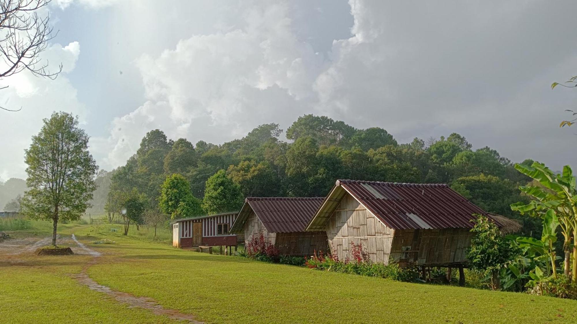 ไร่นิธิสุนทร Nithisoonthon Farmstay Mae Hong Son Bagian luar foto