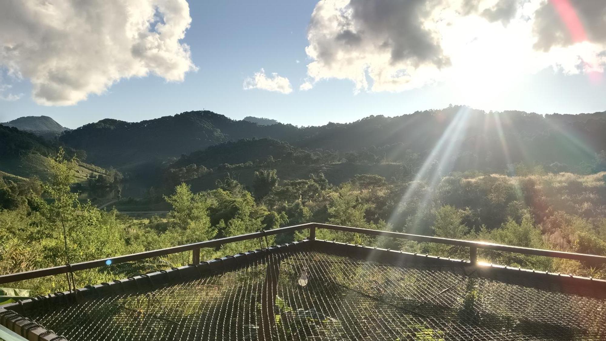 ไร่นิธิสุนทร Nithisoonthon Farmstay Mae Hong Son Bagian luar foto
