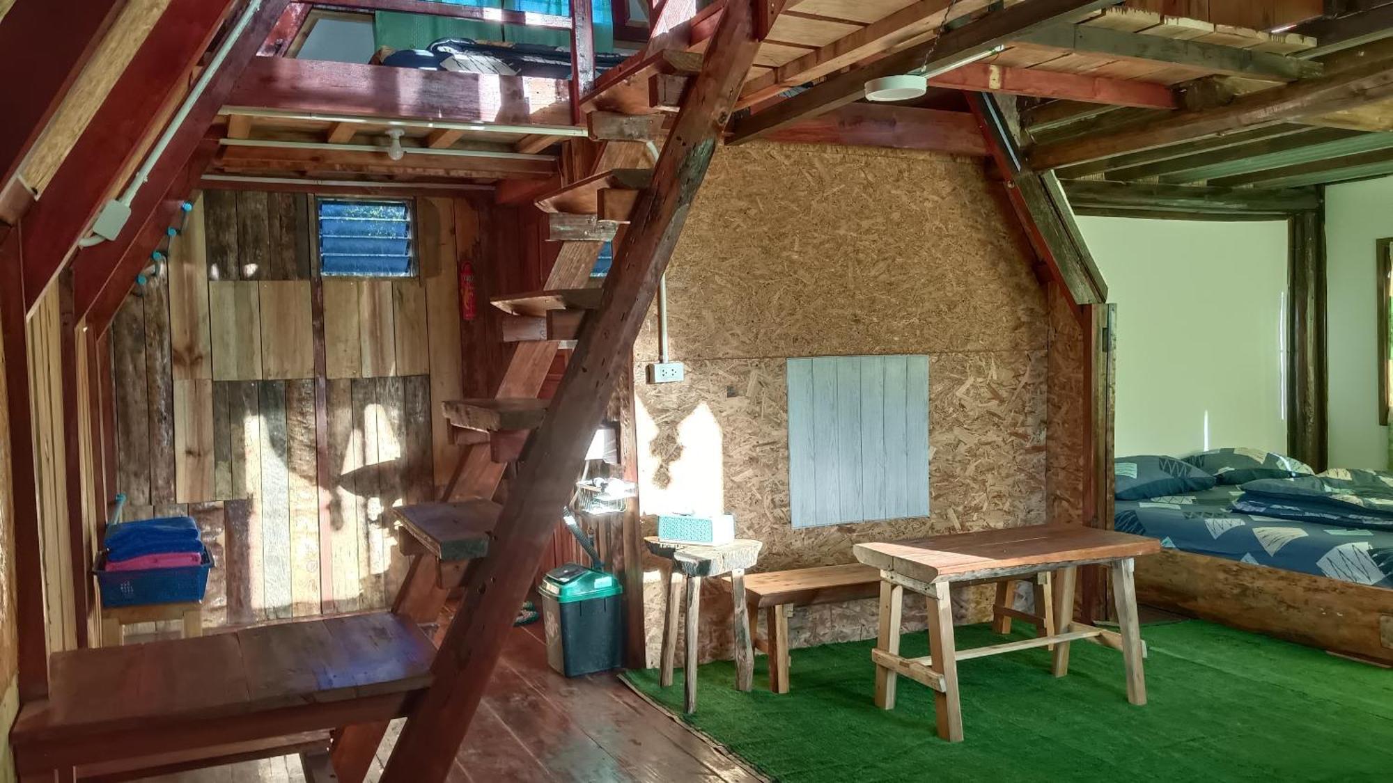 ไร่นิธิสุนทร Nithisoonthon Farmstay Mae Hong Son Bagian luar foto