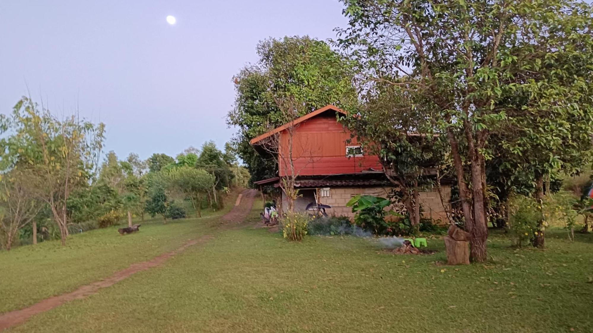 ไร่นิธิสุนทร Nithisoonthon Farmstay Mae Hong Son Bagian luar foto