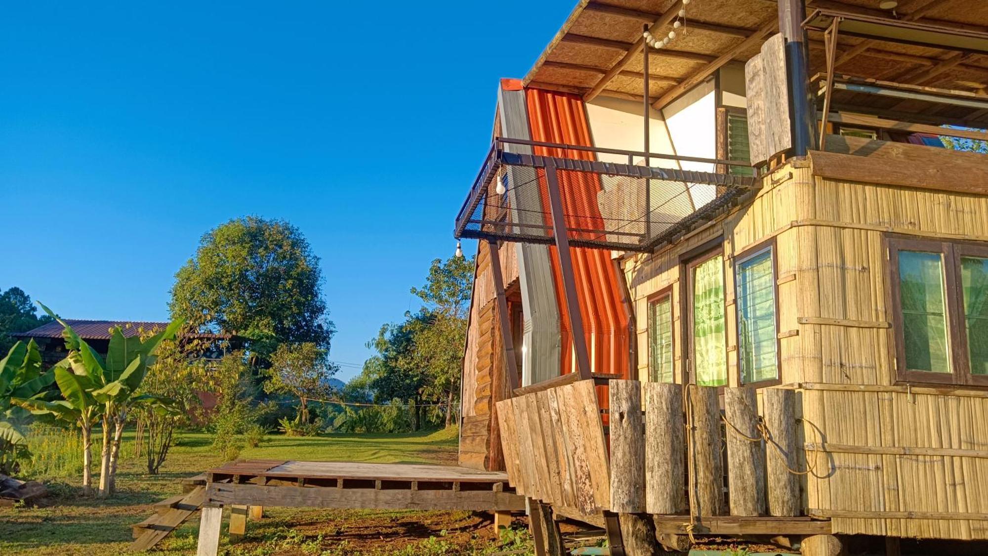 ไร่นิธิสุนทร Nithisoonthon Farmstay Mae Hong Son Bagian luar foto